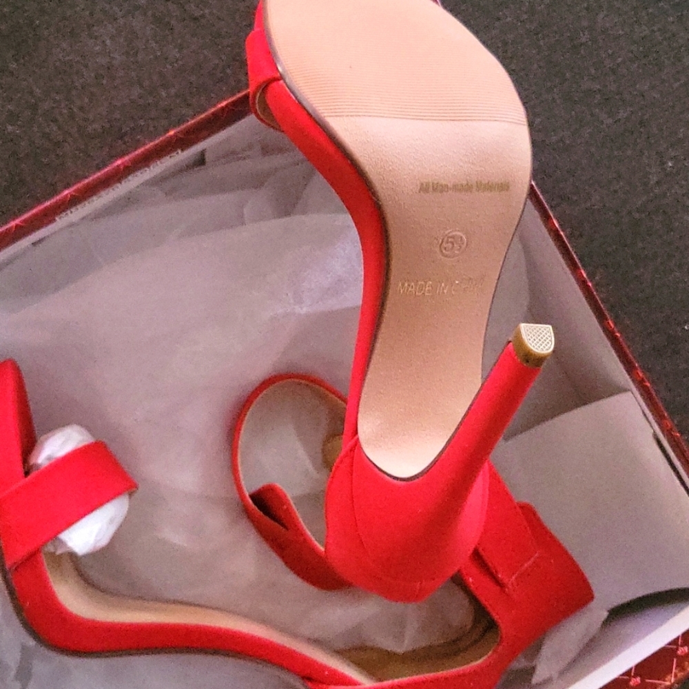 Red Heels - Picture 2 of 4